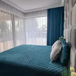 Lazur Apartment *