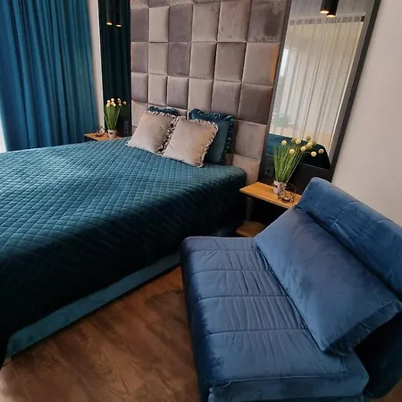 Lazur Apartment *